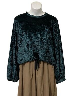 Paisley Raye Womans Velour Long Sleeve Green Top NWT Sz M